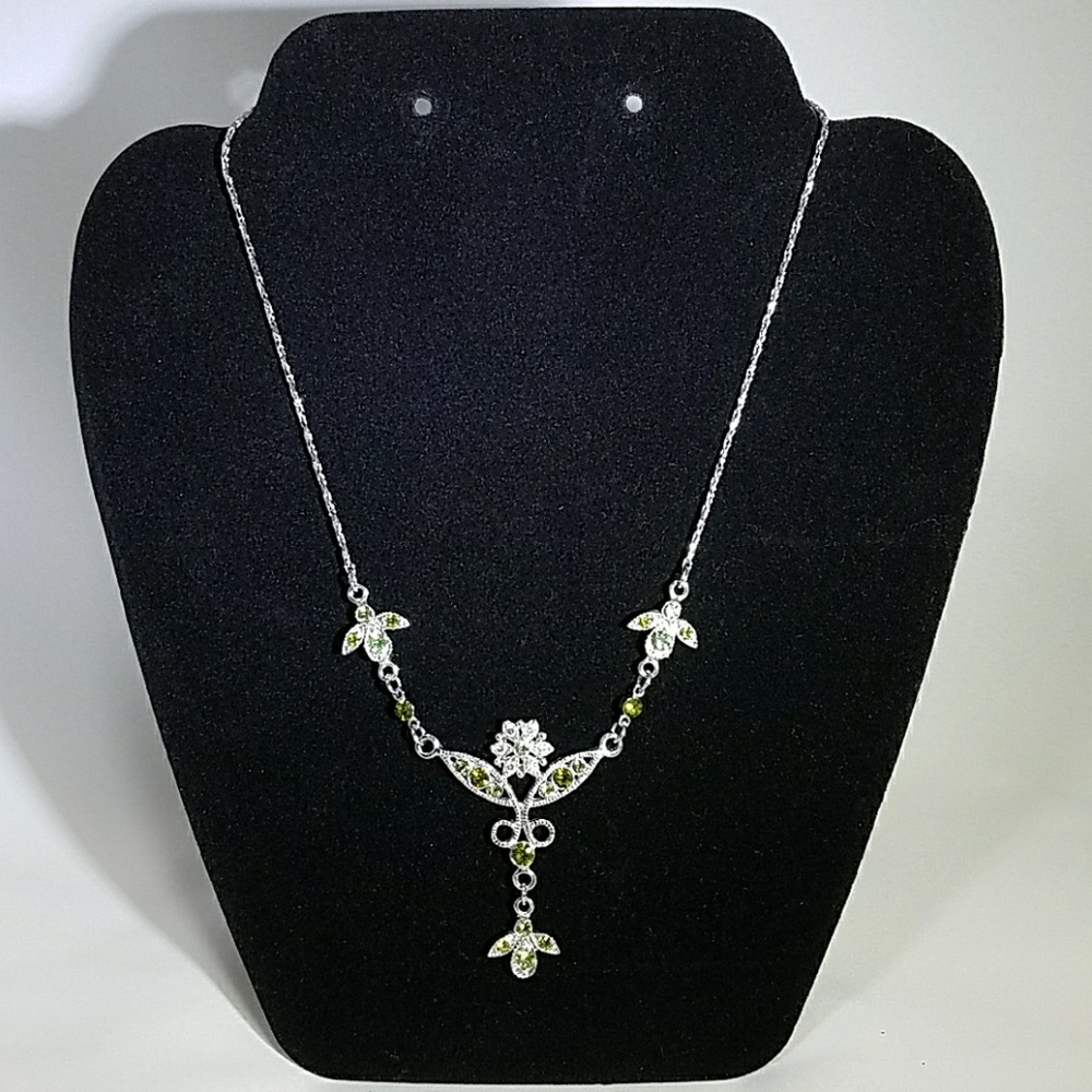 Premier Designs Light/Dark green crystal necklace